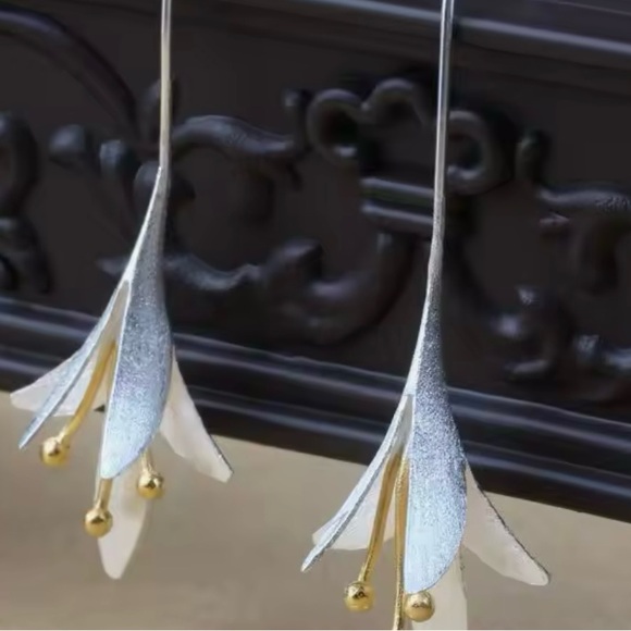 925 Sterling Silver Flower Earrings,, Calla Lily Earrings - Picture 5 of 6
